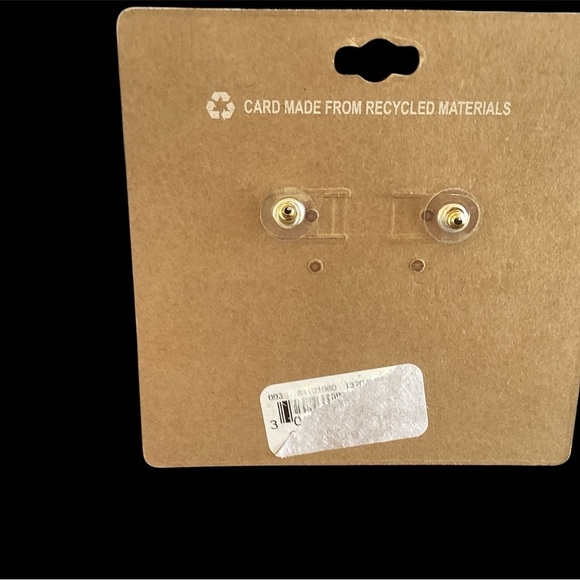 MAGICAL SEASON ADORABLE WINTER EARRINGS, HAT AND GLOVE POST EARRINGS. GIFT - Picture 2 of 2